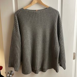 Super soft slouch lunya sweater xs/s oversized fit